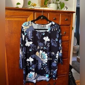 Gorgeous print Chico’s top!